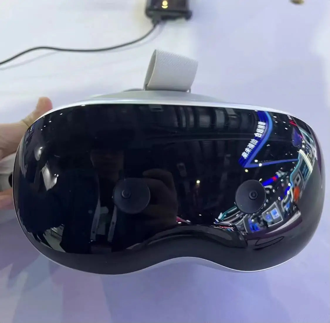 Emdoor All-in-one Vr Ar Mr Device 4k 72hz/90hz 6dof 105 Fov Spatial 4 Glasses VR Omni-in Tech Store